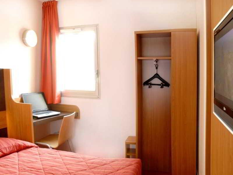 Hotelf1 Longwy Szoba fotó